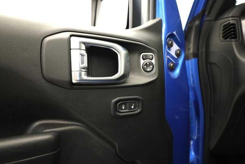 Used 2023 Jeep Gladiator Mojave w/ Cold Weather Group image 10