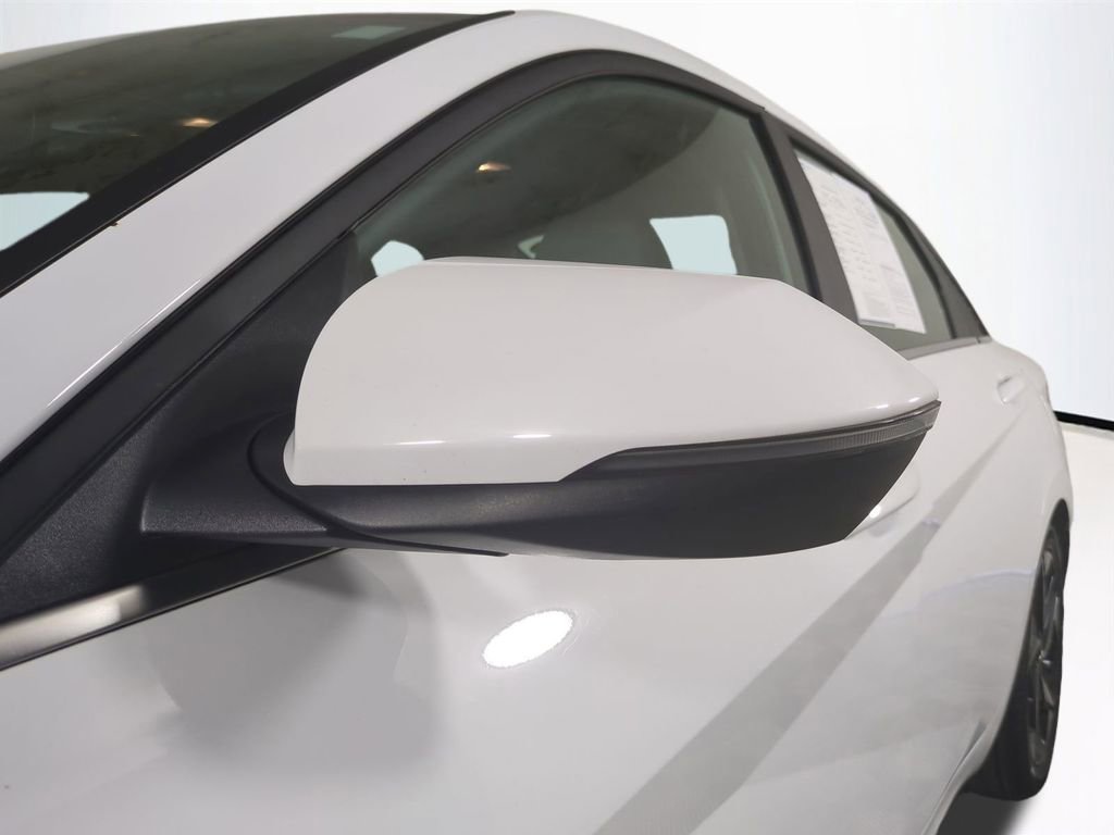 Used 2023 Hyundai Elantra Limited w/ Cargo Package image 12