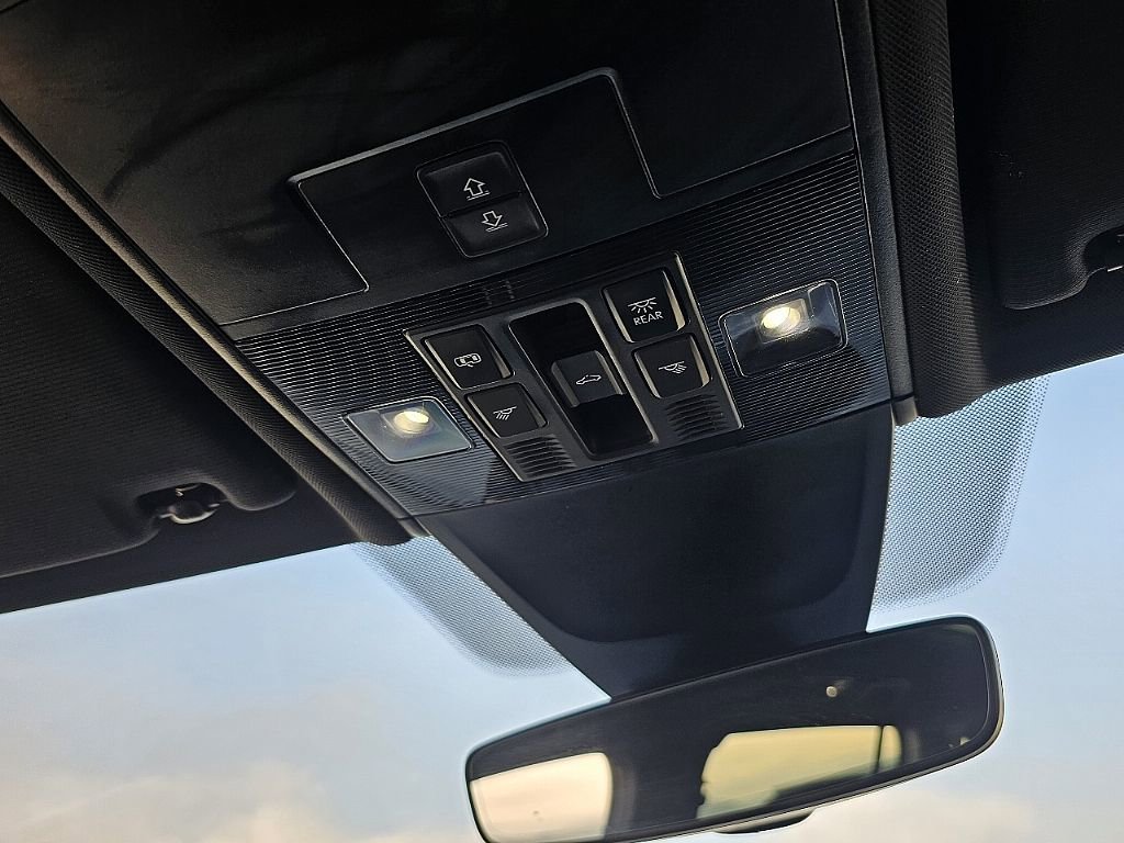 Used 2024 Volkswagen Tiguan SE R-Line image 29