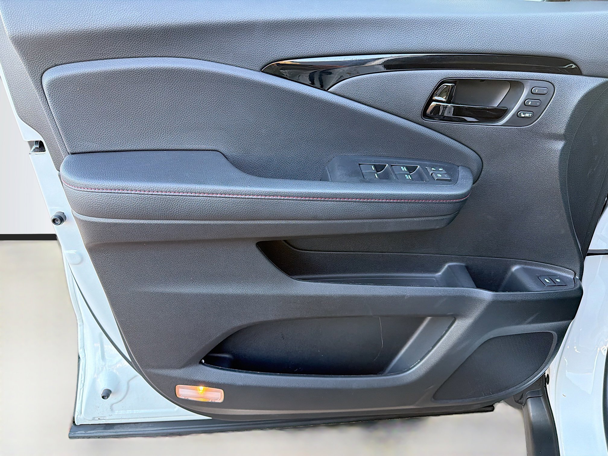 Used 2025 Honda Passport Black Edition image 21