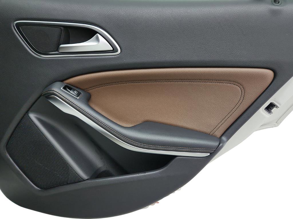 Used 2015 Mercedes-Benz GLA 250 4MATIC image 27