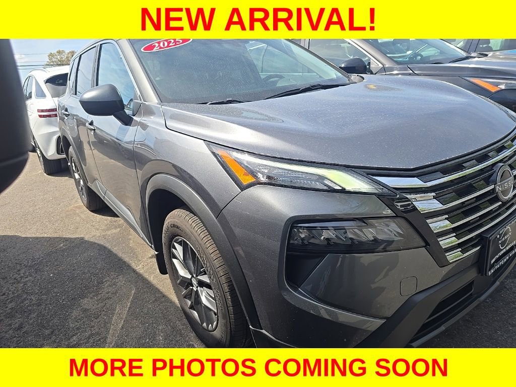 Used 2025 Nissan Rogue S AWD/4WD image 4