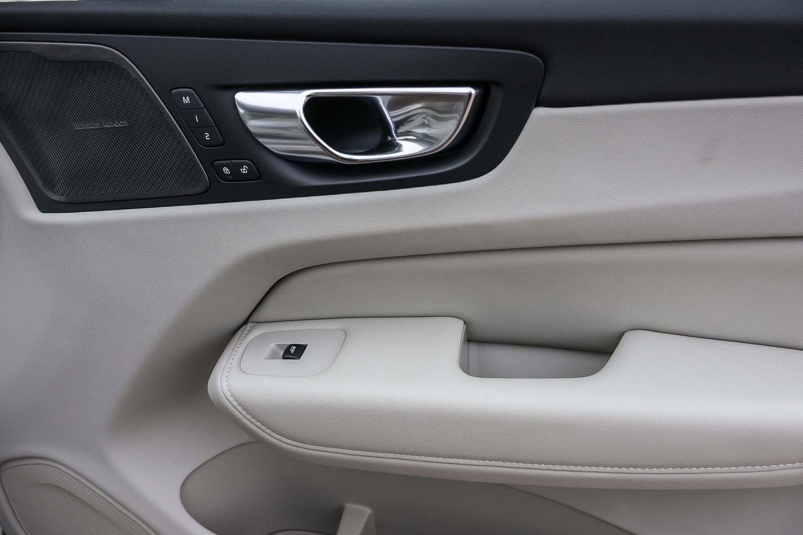 New 2026 Volvo XC60 T8 Ultra w/ Protection Package Premier image 19