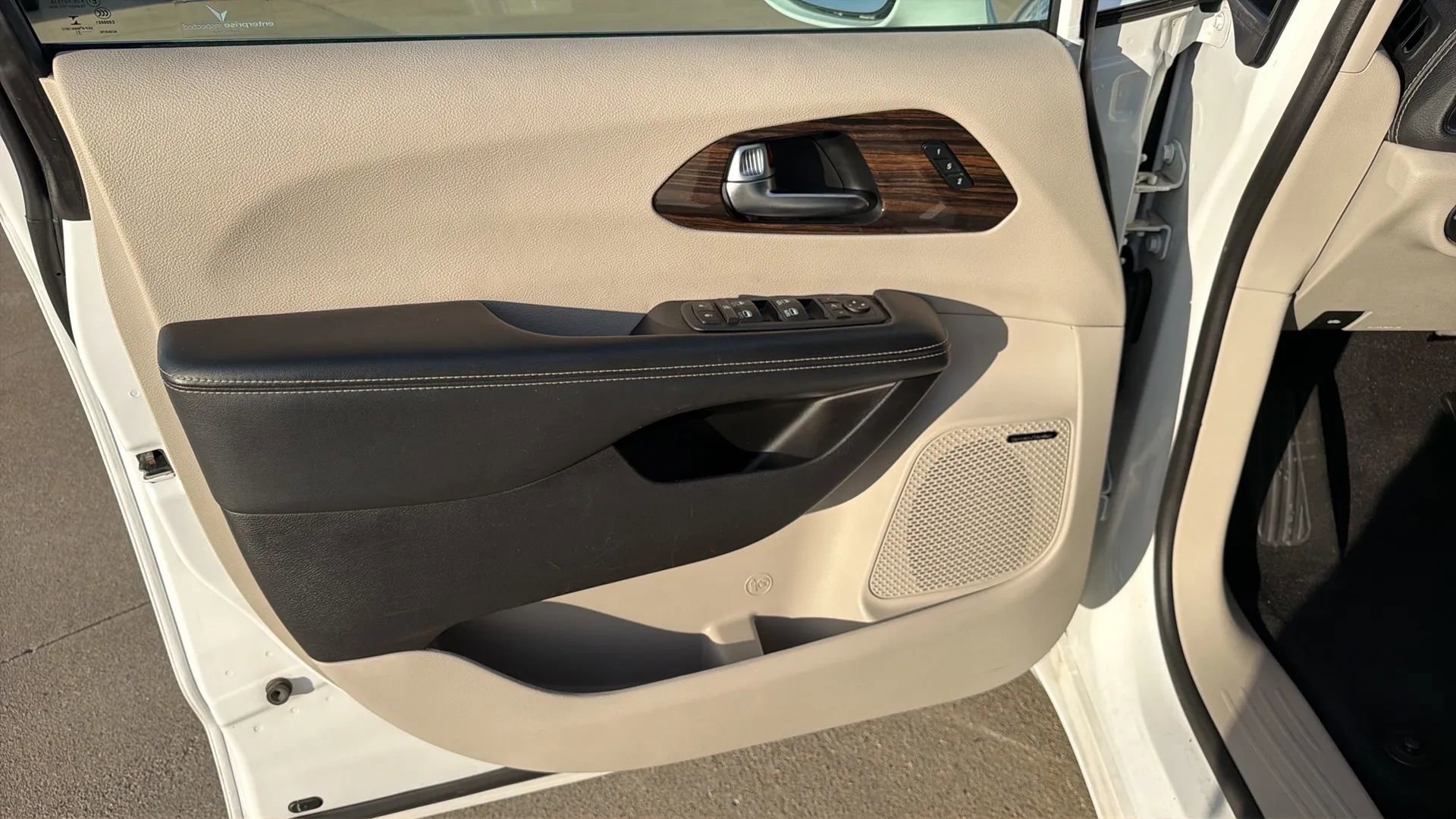 Used 2022 Chrysler Pacifica Limited image 84