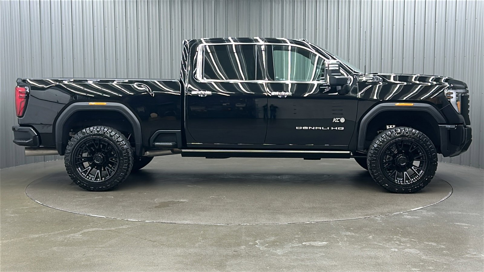 Used 2025 GMC Sierra 3500 Denali Ultimate image 6