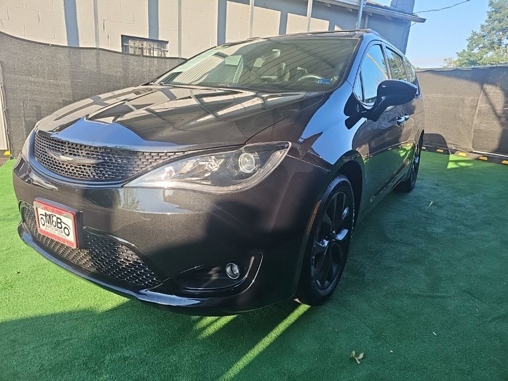 Used 2018 Chrysler Pacifica Touring-L w/ Premium Audio Group FWD image 7