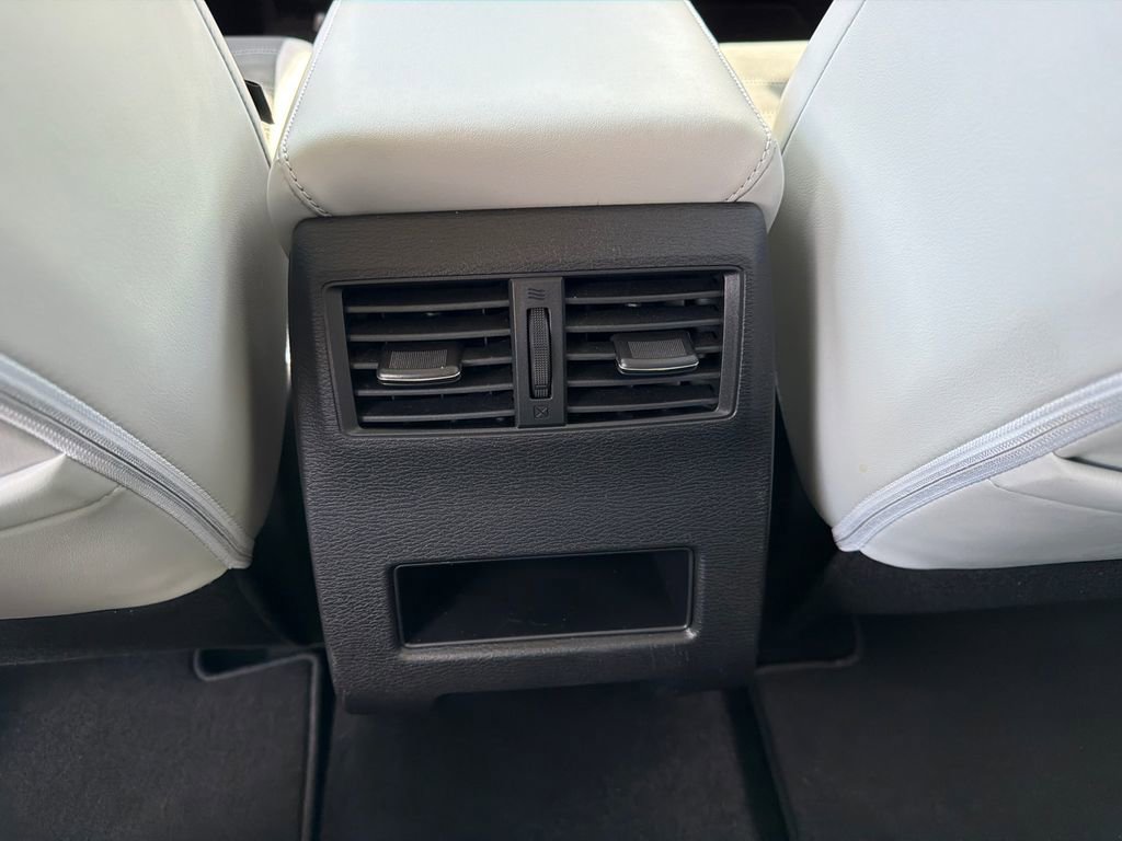 Used 2025 Mitsubishi Outlander AWD image 12