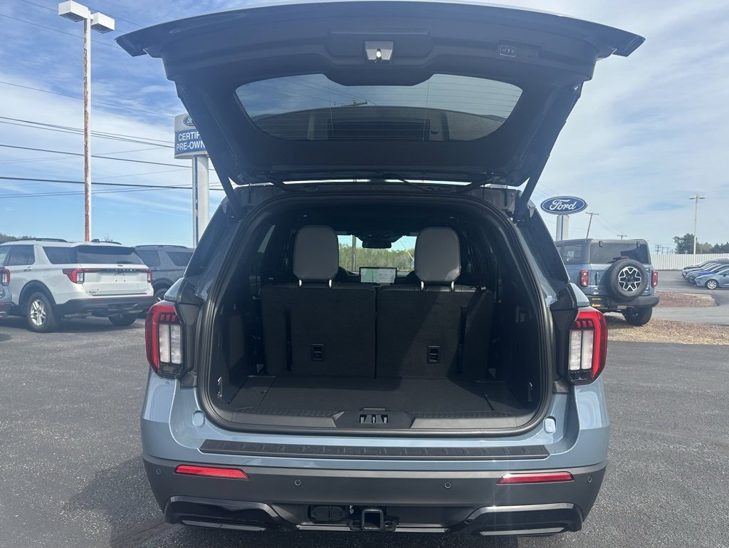 New 2025 Ford Explorer ST-Line image 8