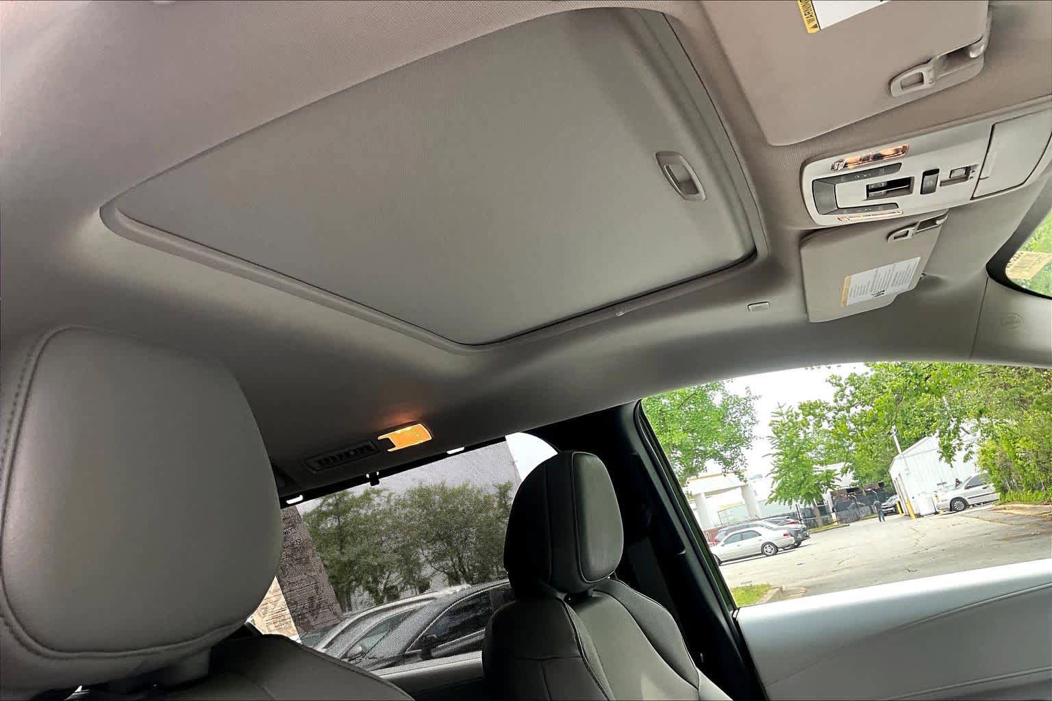 Certified 2025 Toyota Sienna XLE FWD image 14