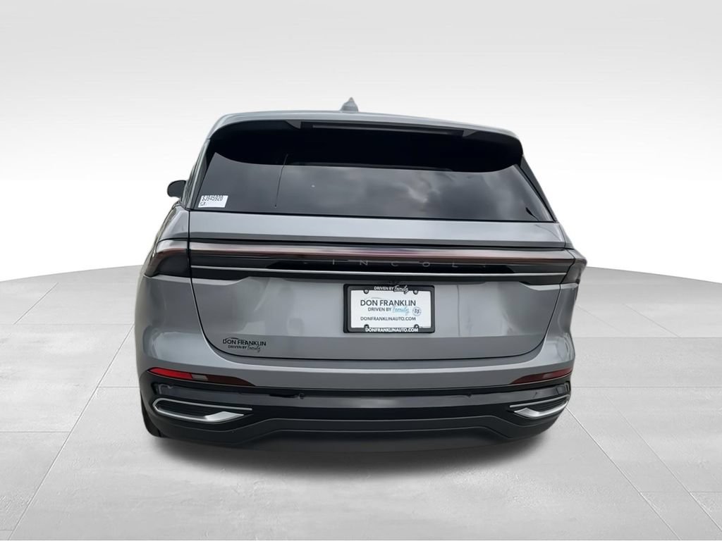 Used 2025 Lincoln Nautilus Premier AWD/4WD image 7