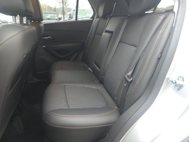 Used 2022 Chevrolet Trax LT w/ LT Convenience Package image 23