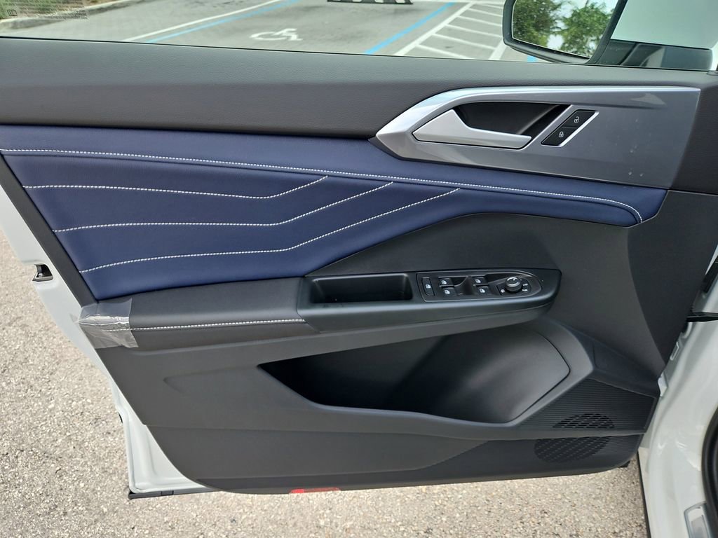 New 2025 Volkswagen Taos SEL AWD/4WD image 10