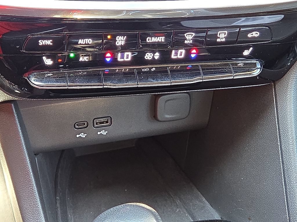 Used 2024 Buick Encore GX Avenir FWD image 26