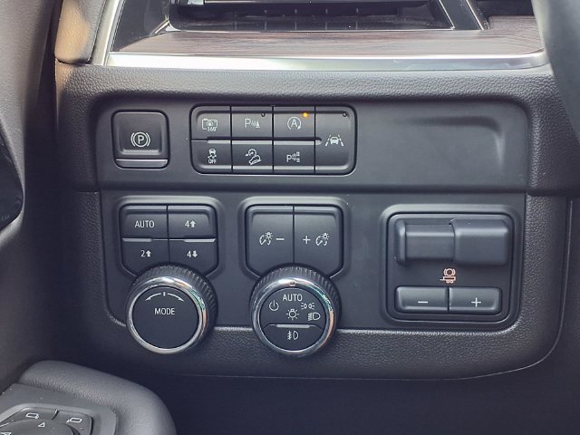 Used 2025 Chevrolet Tahoe LT w/ Comfort Package AWD/4WD image 21