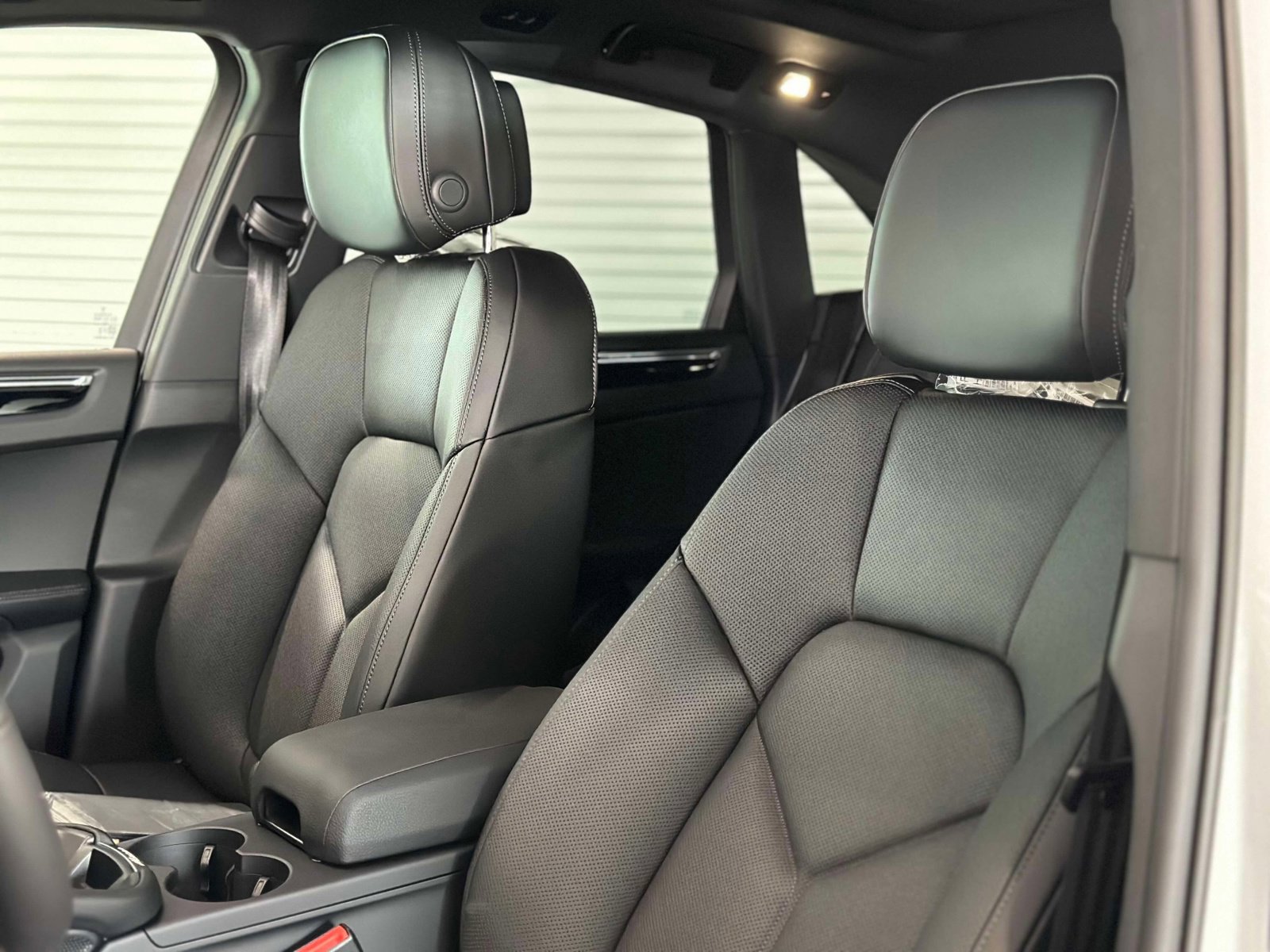 New 2026 Porsche Macan image 4