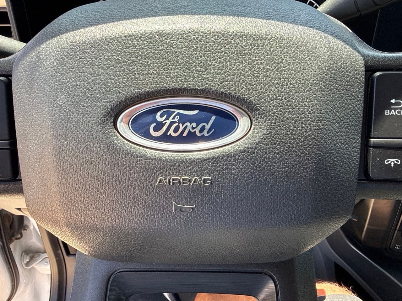 Used 2023 Ford F250 XLT w/ FX4 Off-Road Package AWD/4WD image 28