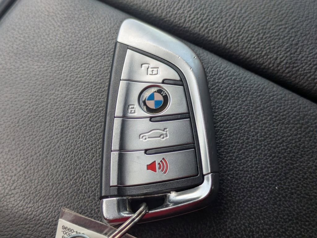 Used 2019 BMW X5 xDrive50i w/ Parking Assistance Package image 36