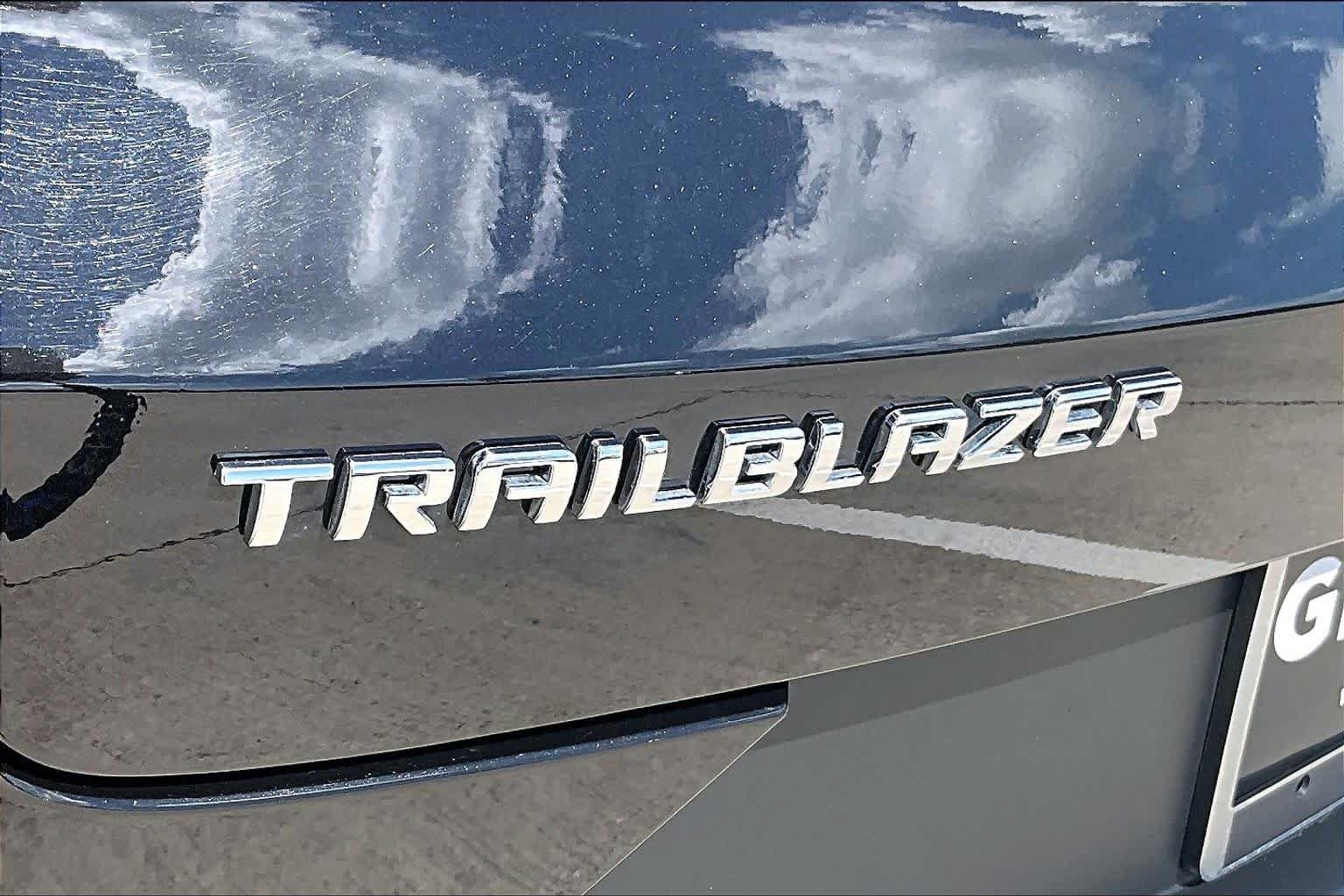 Used 2023 Chevrolet TrailBlazer LT FWD image 30