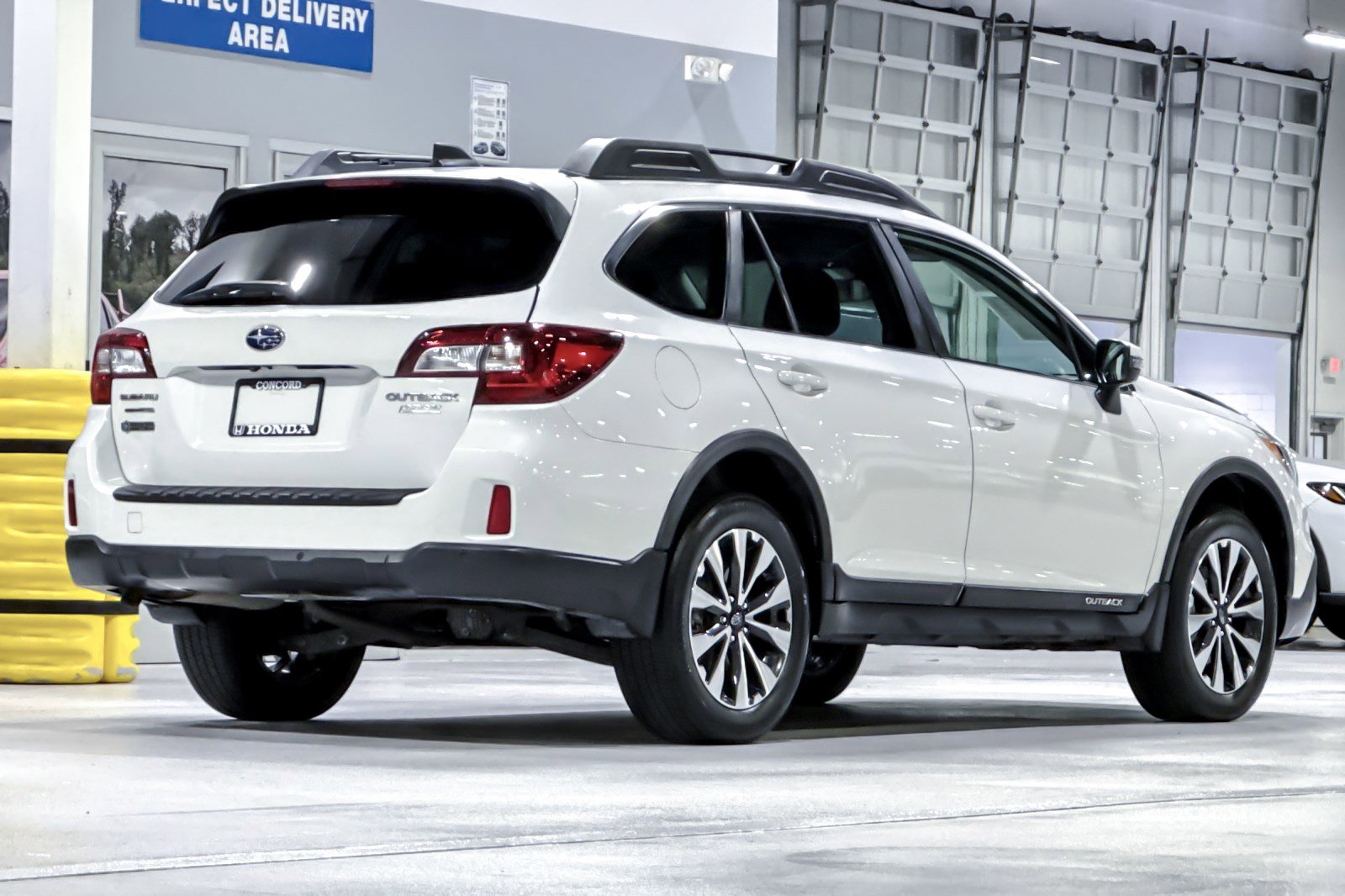 Used 2017 Subaru Outback 2.5i Limited AWD/4WD image 8