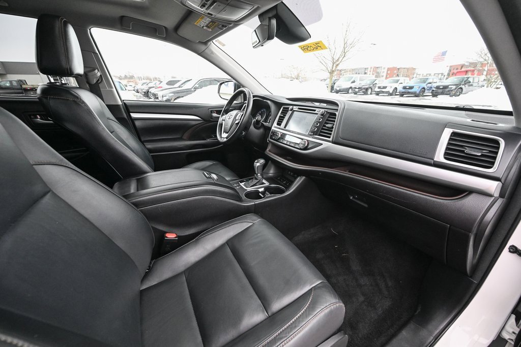 Used 2017 Toyota Highlander XLE image 24