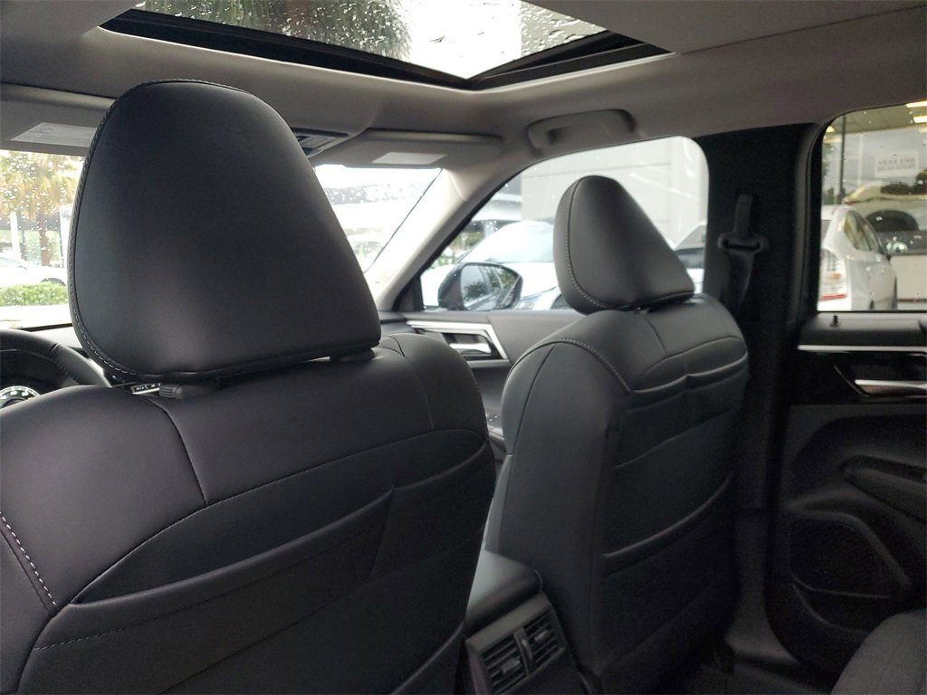 New 2025 Mitsubishi Outlander SE image 13