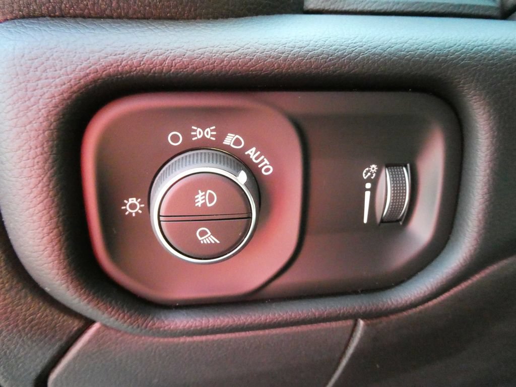 Used 2026 RAM 3500 Big Horn AWD/4WD image 25