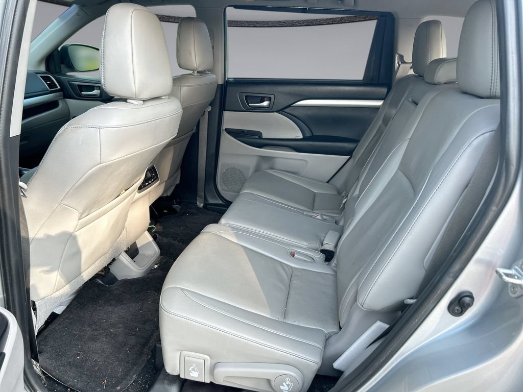Used 2019 Toyota Highlander XLE FWD image 30