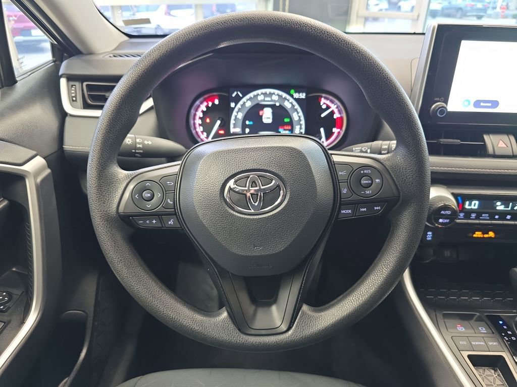 Used 2025 Toyota RAV4 XLE image 19