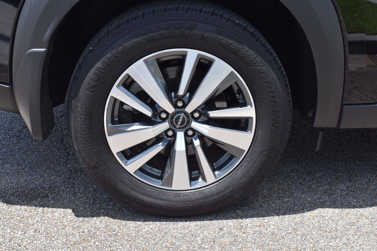 Used 2025 Nissan Pathfinder SL FWD image 11