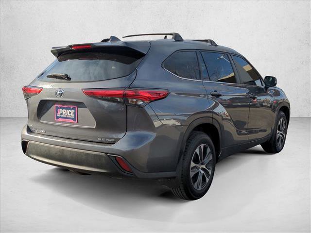 Used 2023 Toyota Highlander XLE image 5