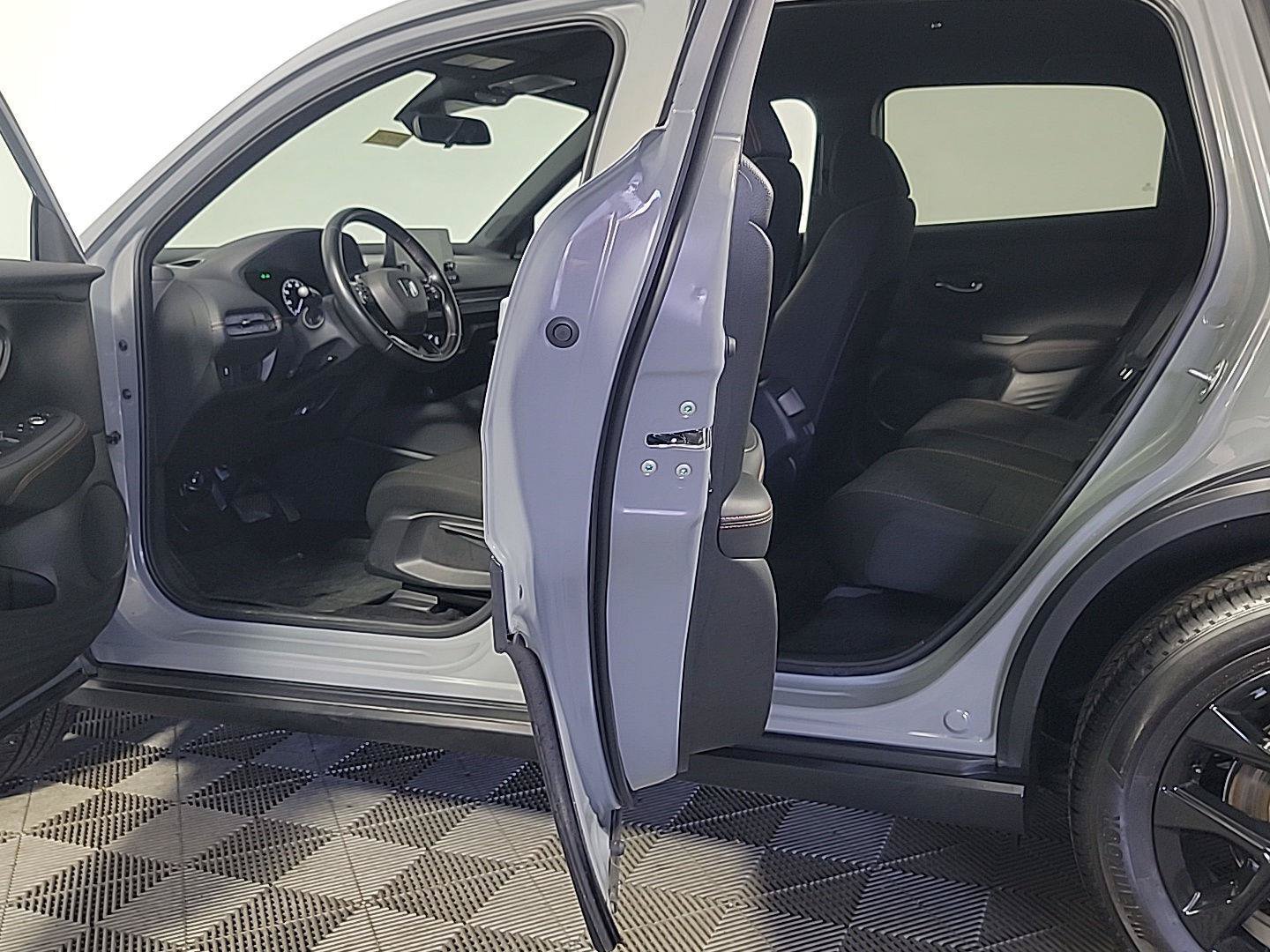 Certified 2025 Honda HR-V Sport image 15