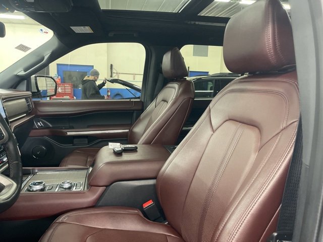 Used 2023 Ford Expedition Max Limited image 13