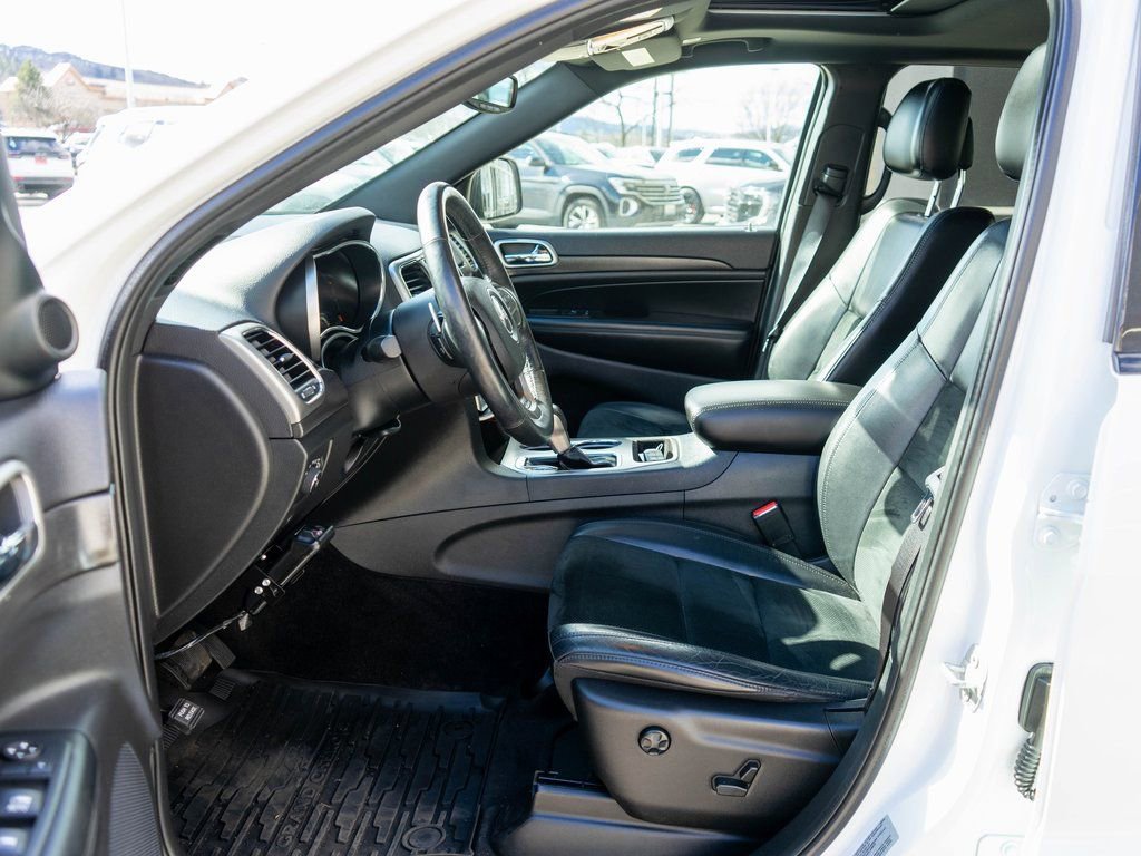 Used 2017 Jeep Grand Cherokee Altitude image 11