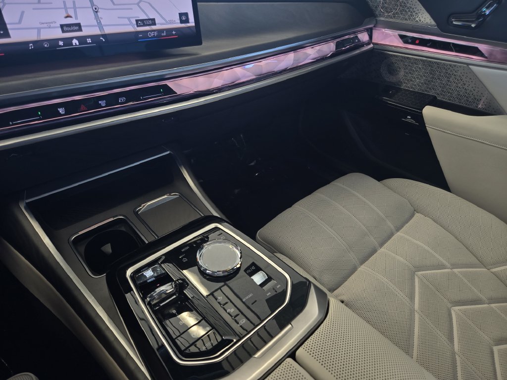 Certified 2024 BMW 750e xDrive w/ Executive Package AWD/4WD image 17