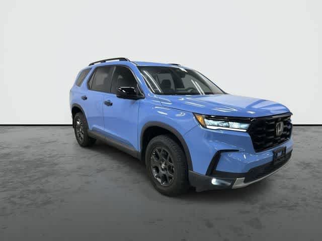 Used 2025 Honda Pilot TrailSport image 6