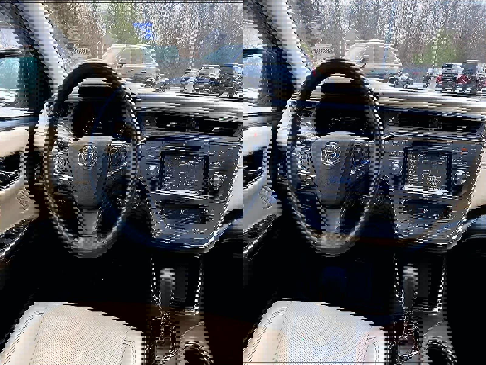 Used 2018 Toyota Avalon Limited image 17