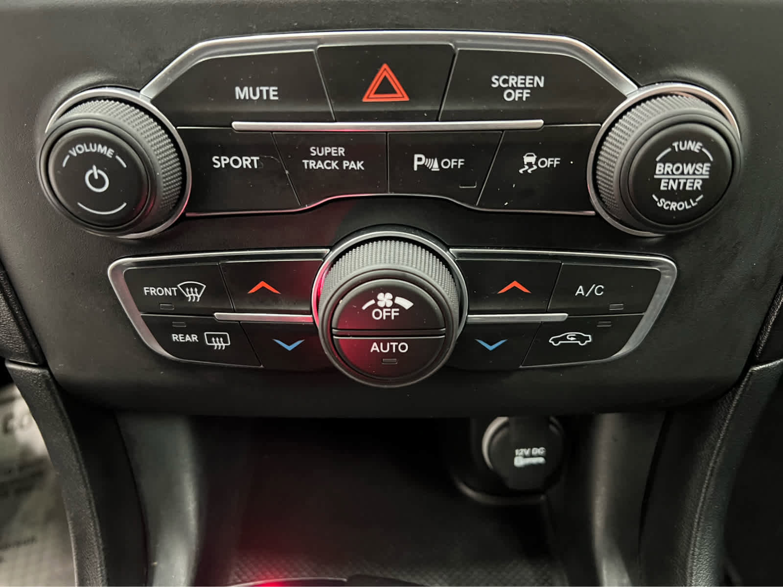 Used 2019 Dodge Charger SXT w/ Plus Group image 30