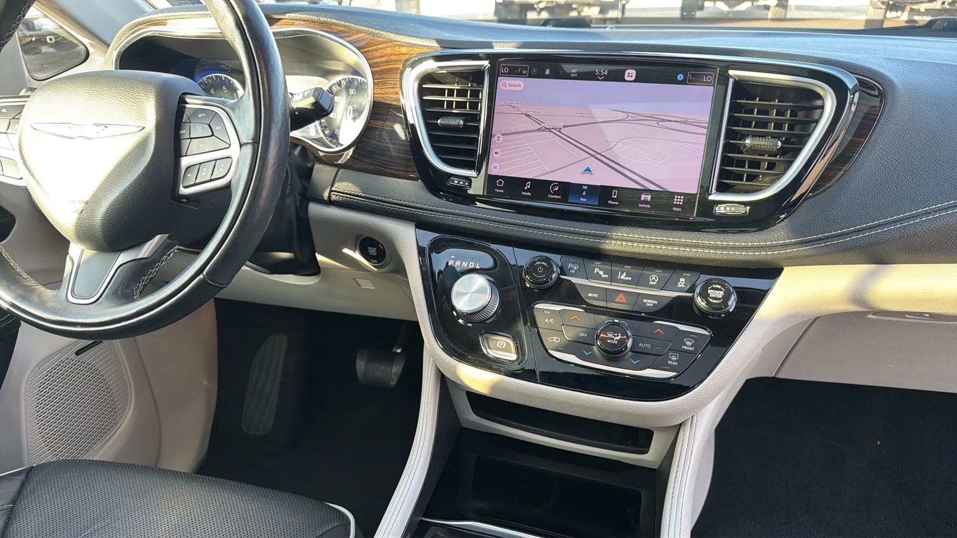 Used 2022 Chrysler Pacifica Limited image 75