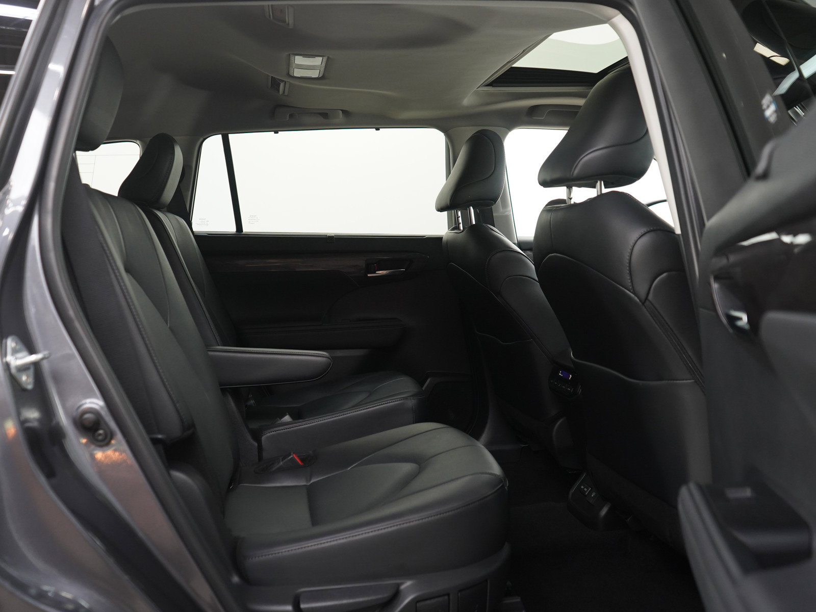 Used 2024 Toyota Highlander Limited AWD/4WD image 14
