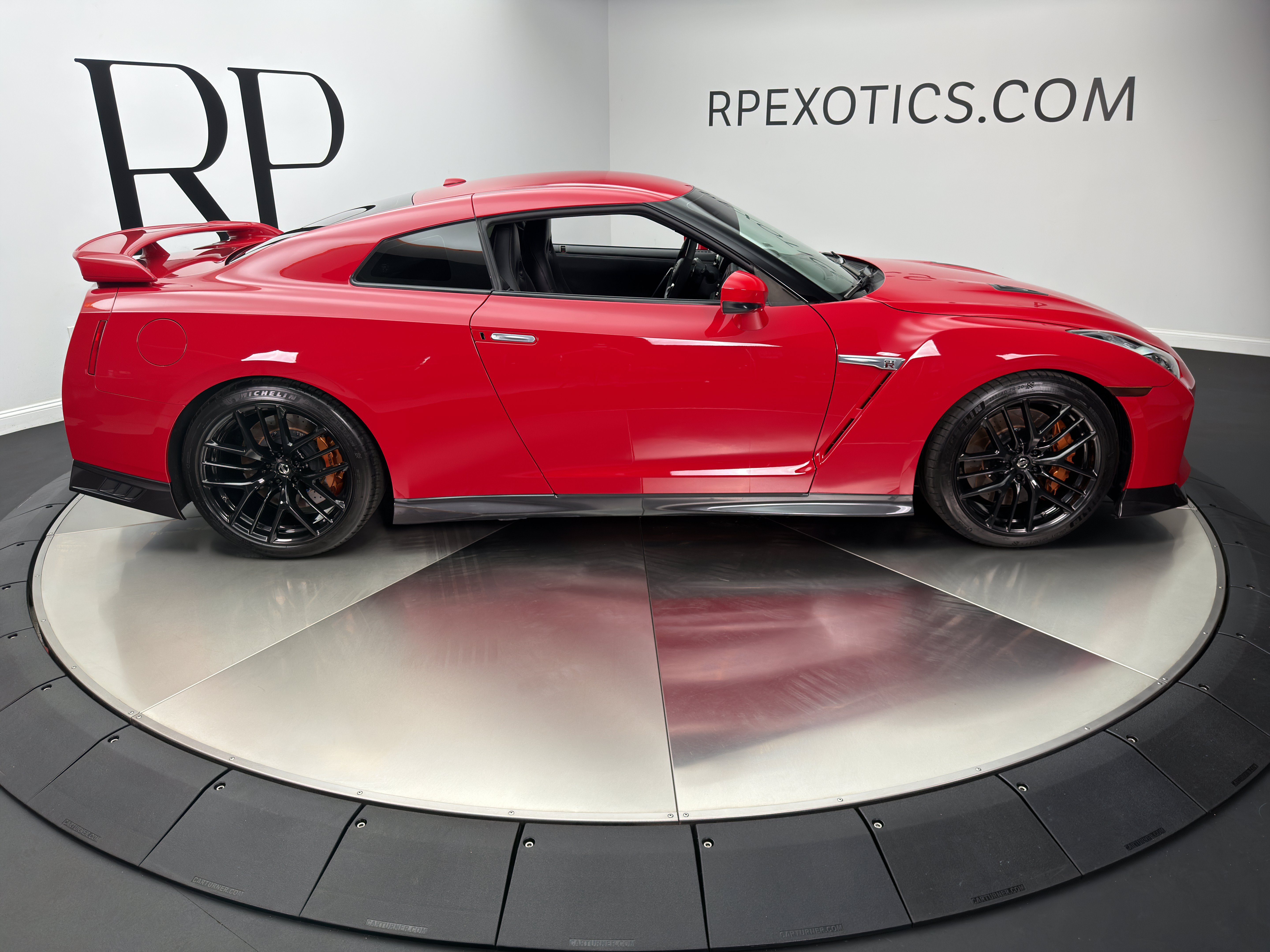 Used 2018 Nissan GT-R Premium AWD/4WD image 10