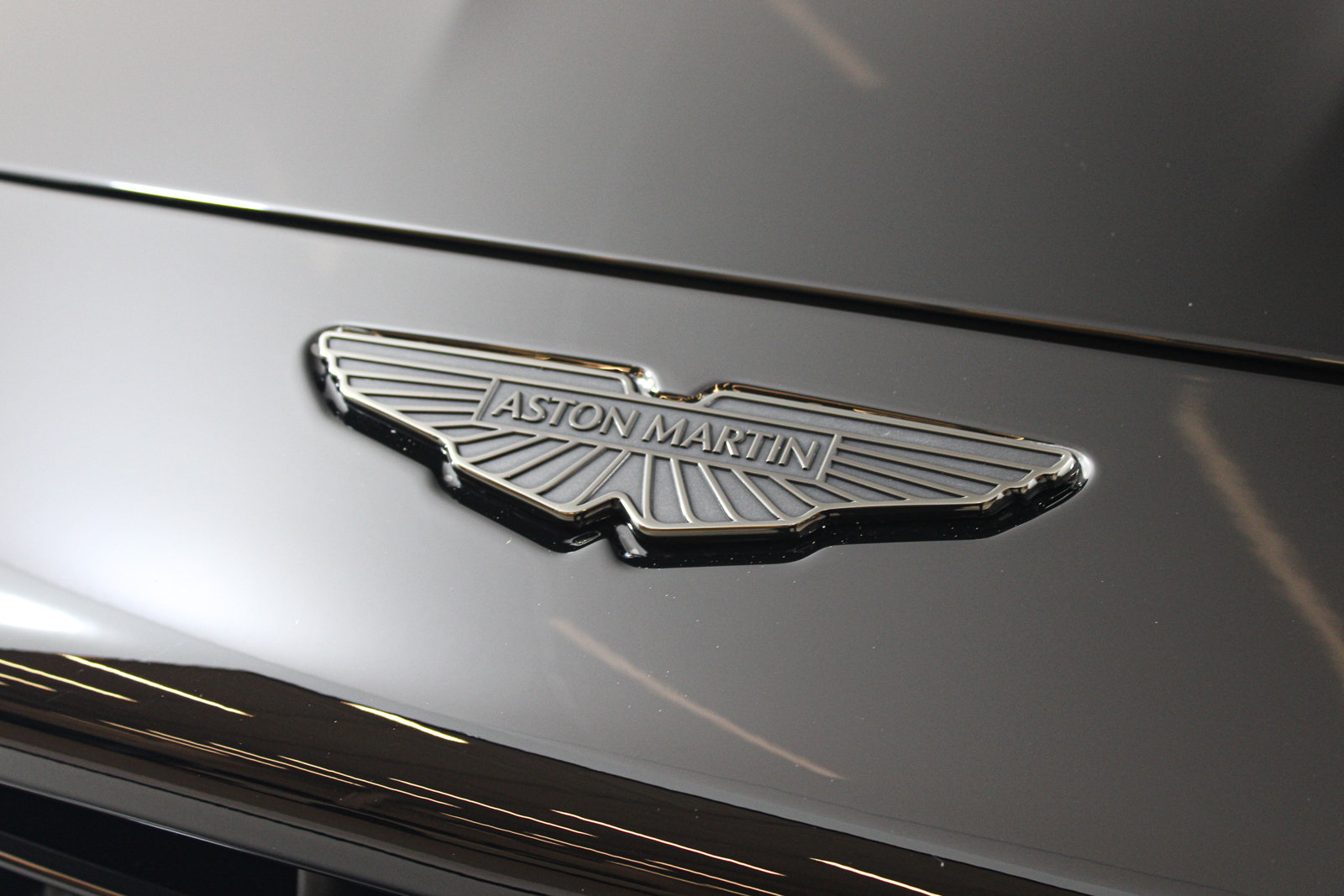 Used 2026 Aston Martin V8 Vantage S RWD image 57