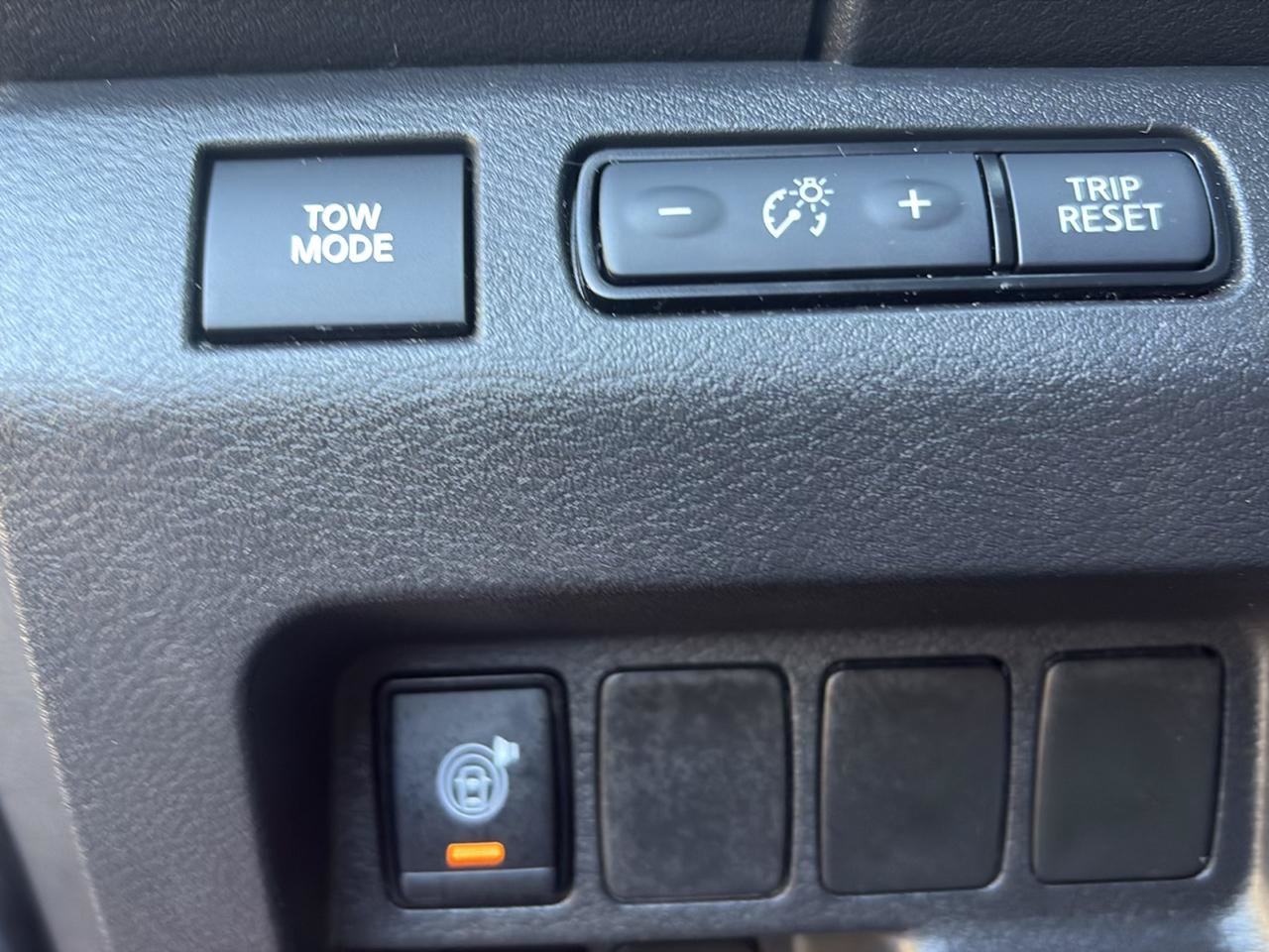 Used 2026 Nissan Frontier PRO-4X w/ Tow Package AWD/4WD image 14