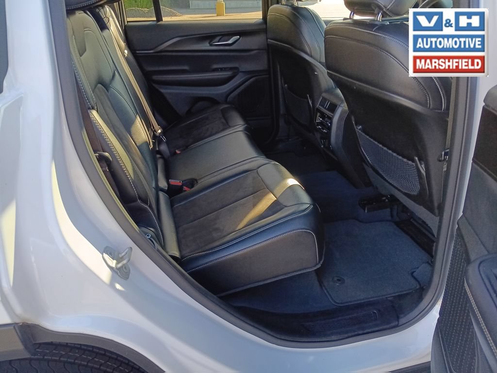 Used 2023 Jeep Grand Cherokee Altitude AWD/4WD image 24