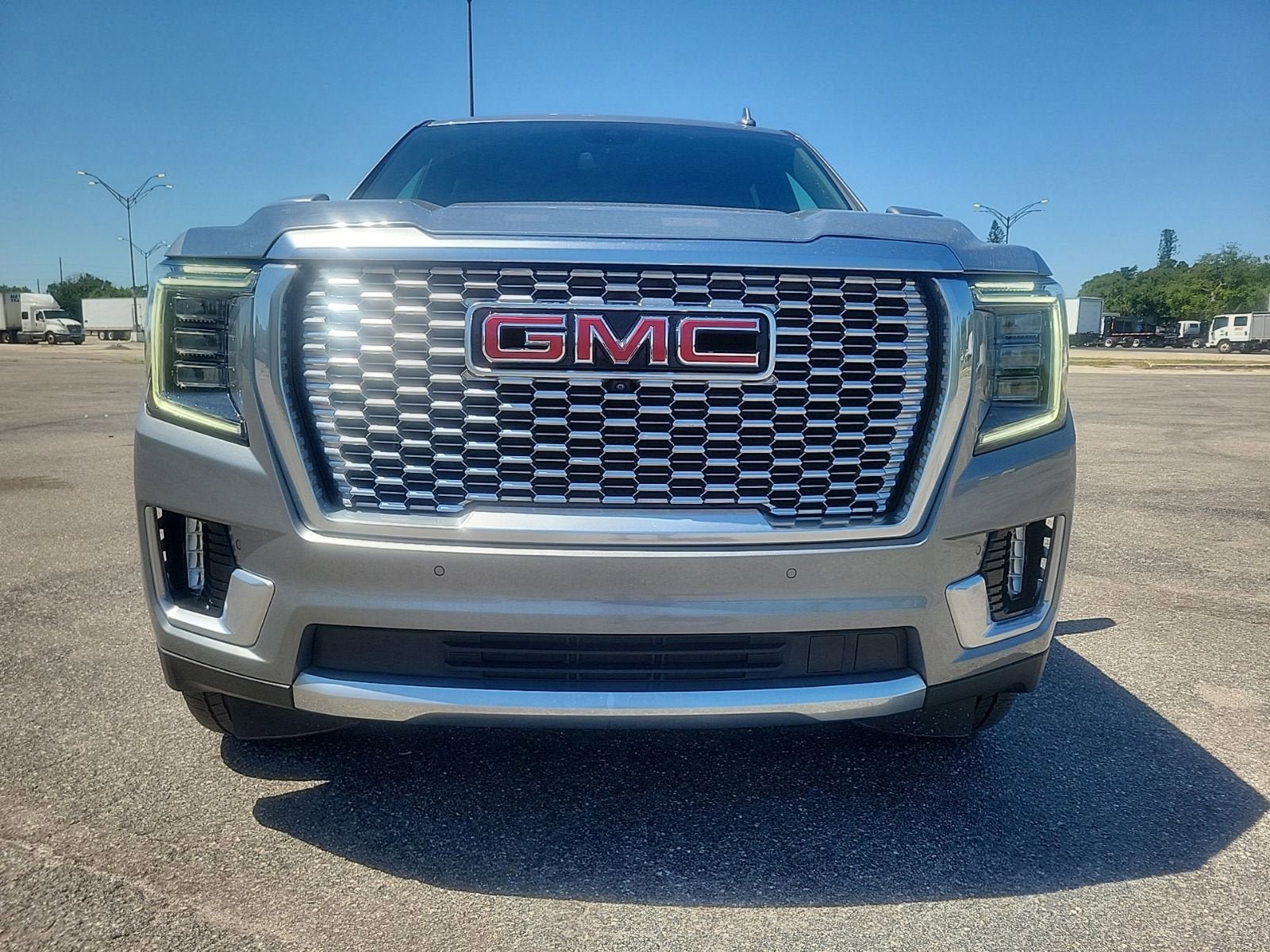 Used 2023 GMC Yukon Denali AWD/4WD image 3