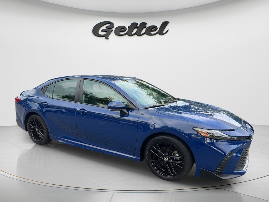Used 2025 Toyota Camry SE FWD image 3