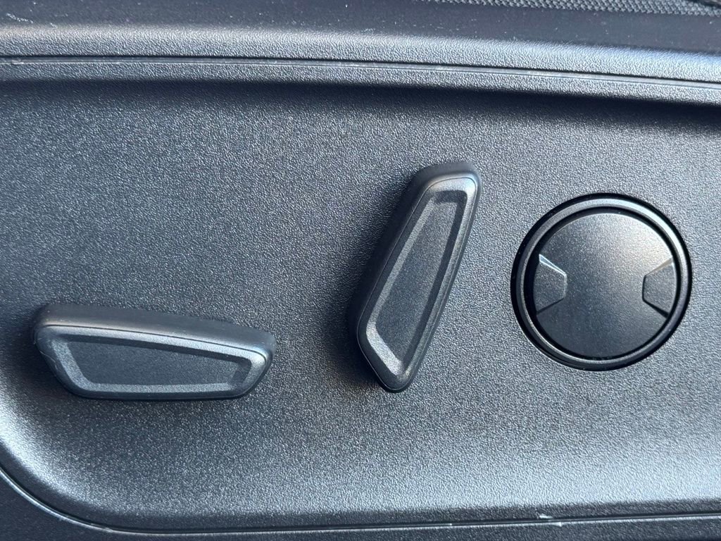 Used 2022 Ford Escape SEL image 19