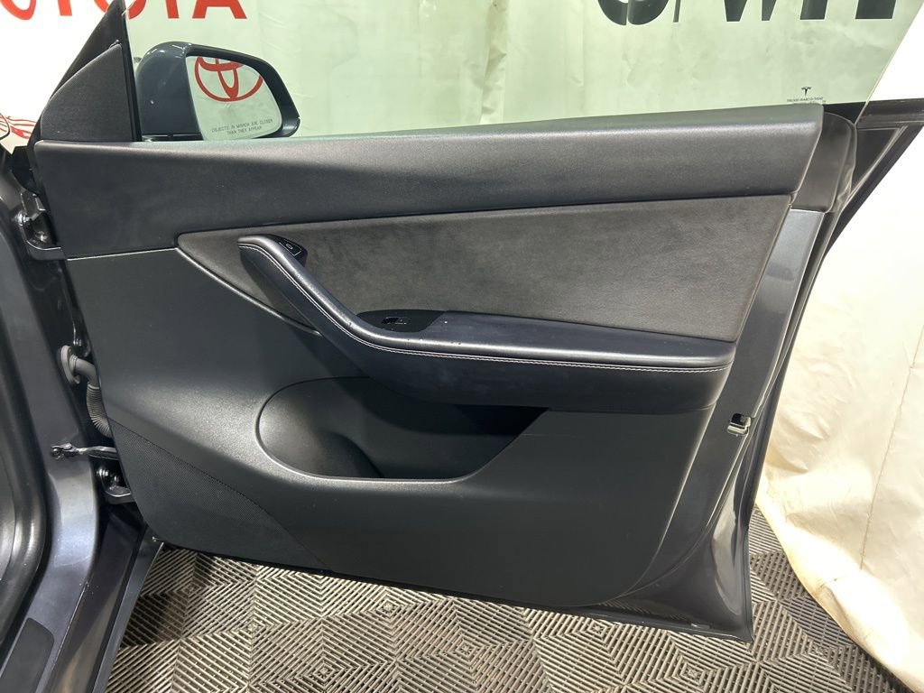 Used 2021 Tesla Model Y Long Range image 11