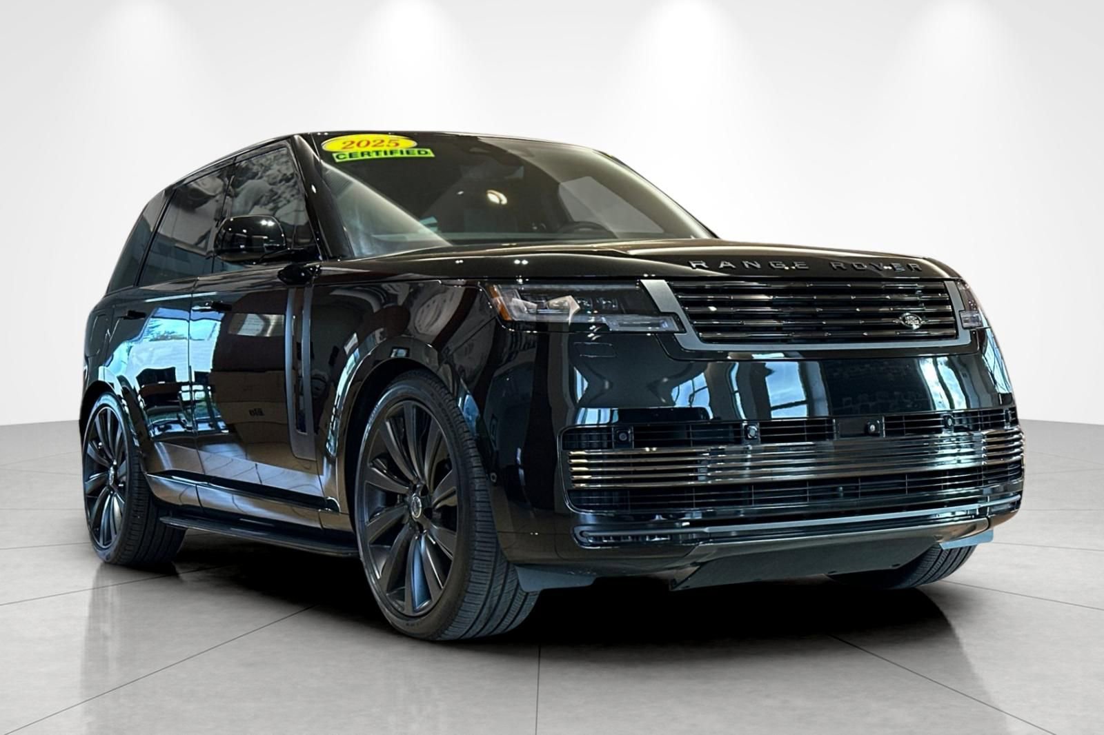 Used 2025 Land Rover Range Rover SV image 7