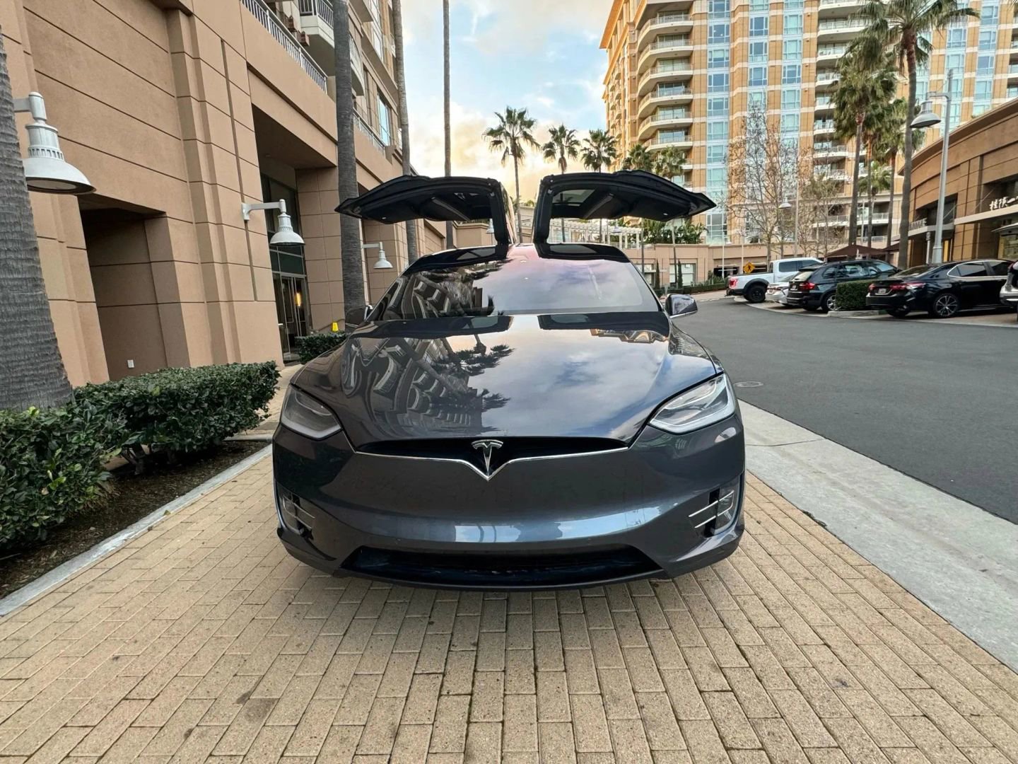Used 2017 Tesla Model X 90D image 2