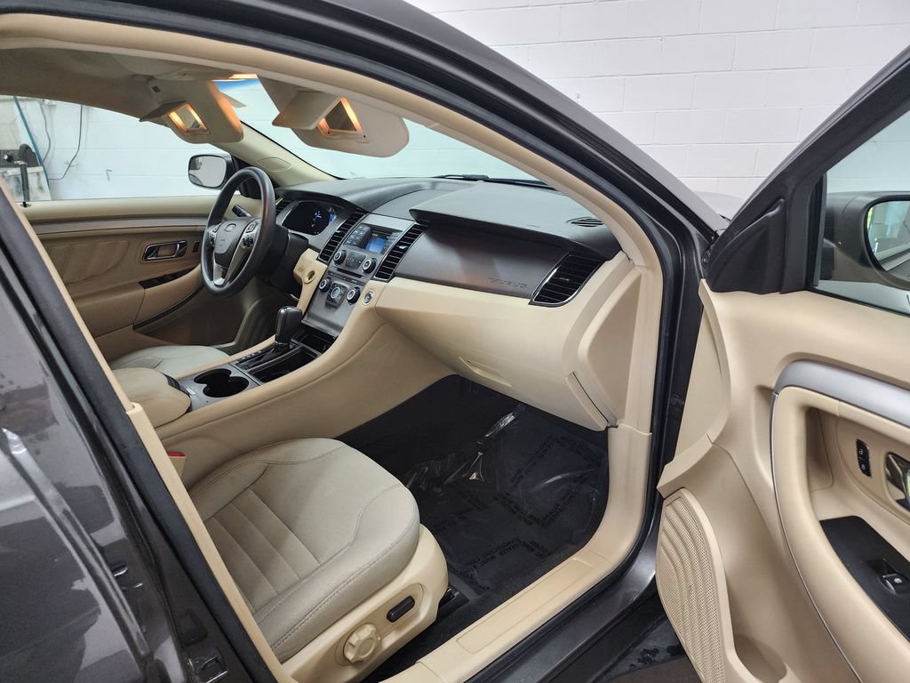 Used 2017 Ford Taurus SE FWD image 31